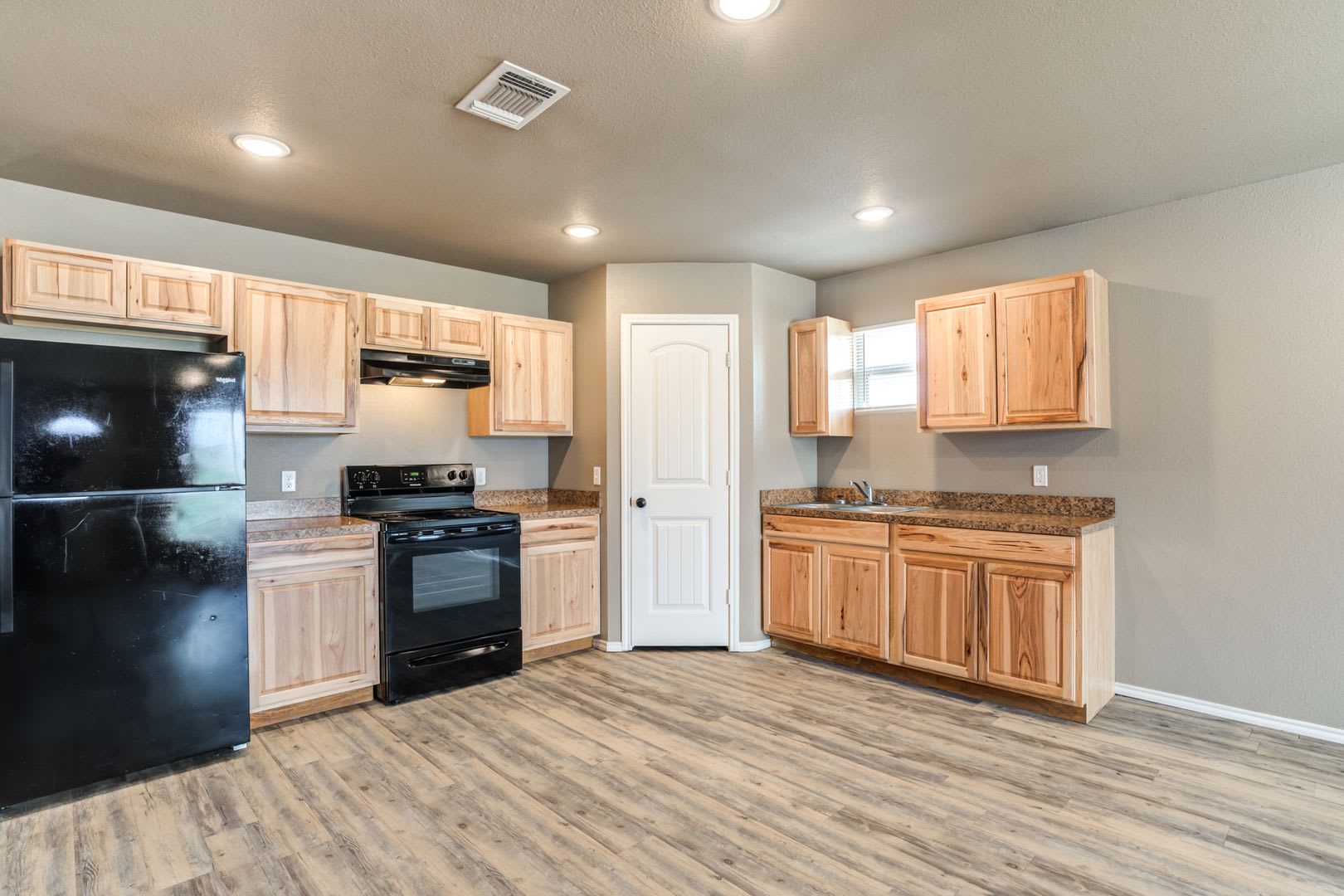 Move In Special Cozy 3 Bedroom Home – photo 5