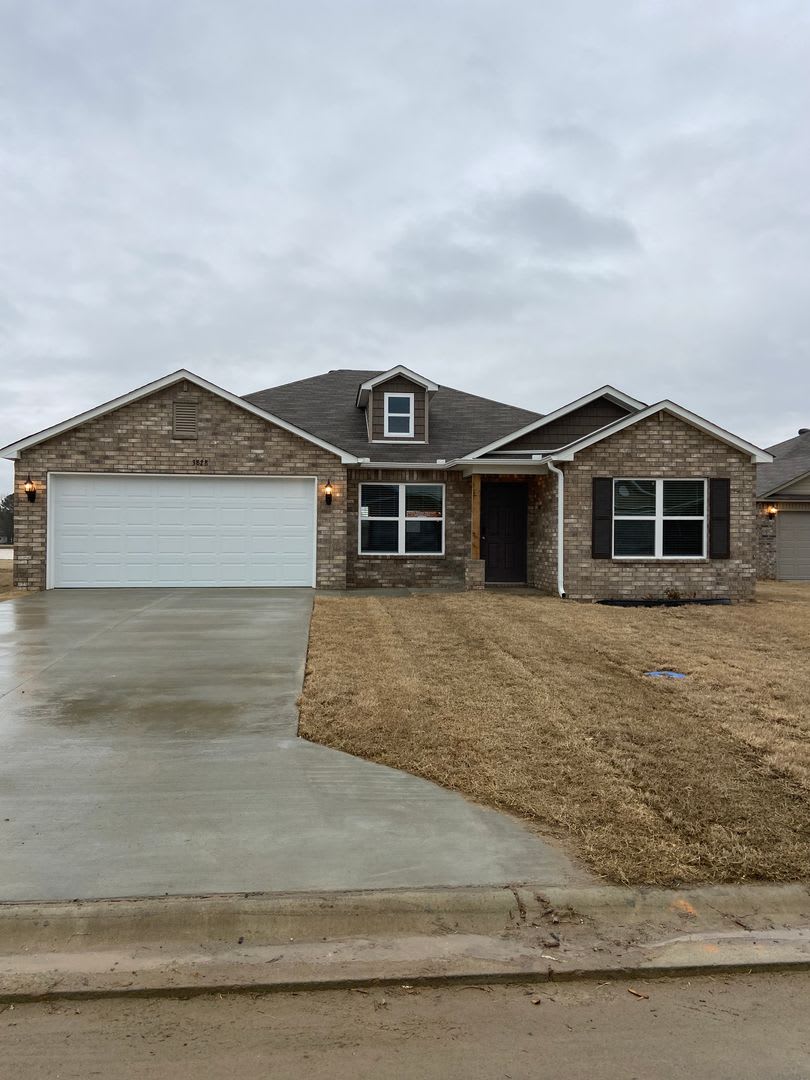 Pre-Leasing Now! Coming Soon: Spacious 4-Bedroom – photo 3