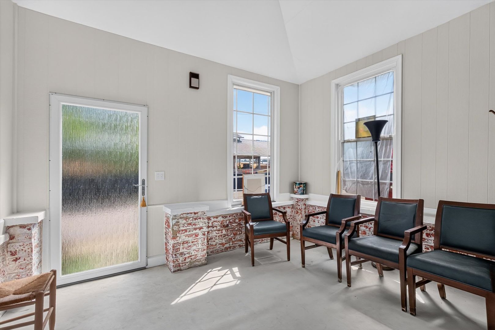 Spacious 3-Bedroom Townhome in a Prime Pimlico Location – photo 5