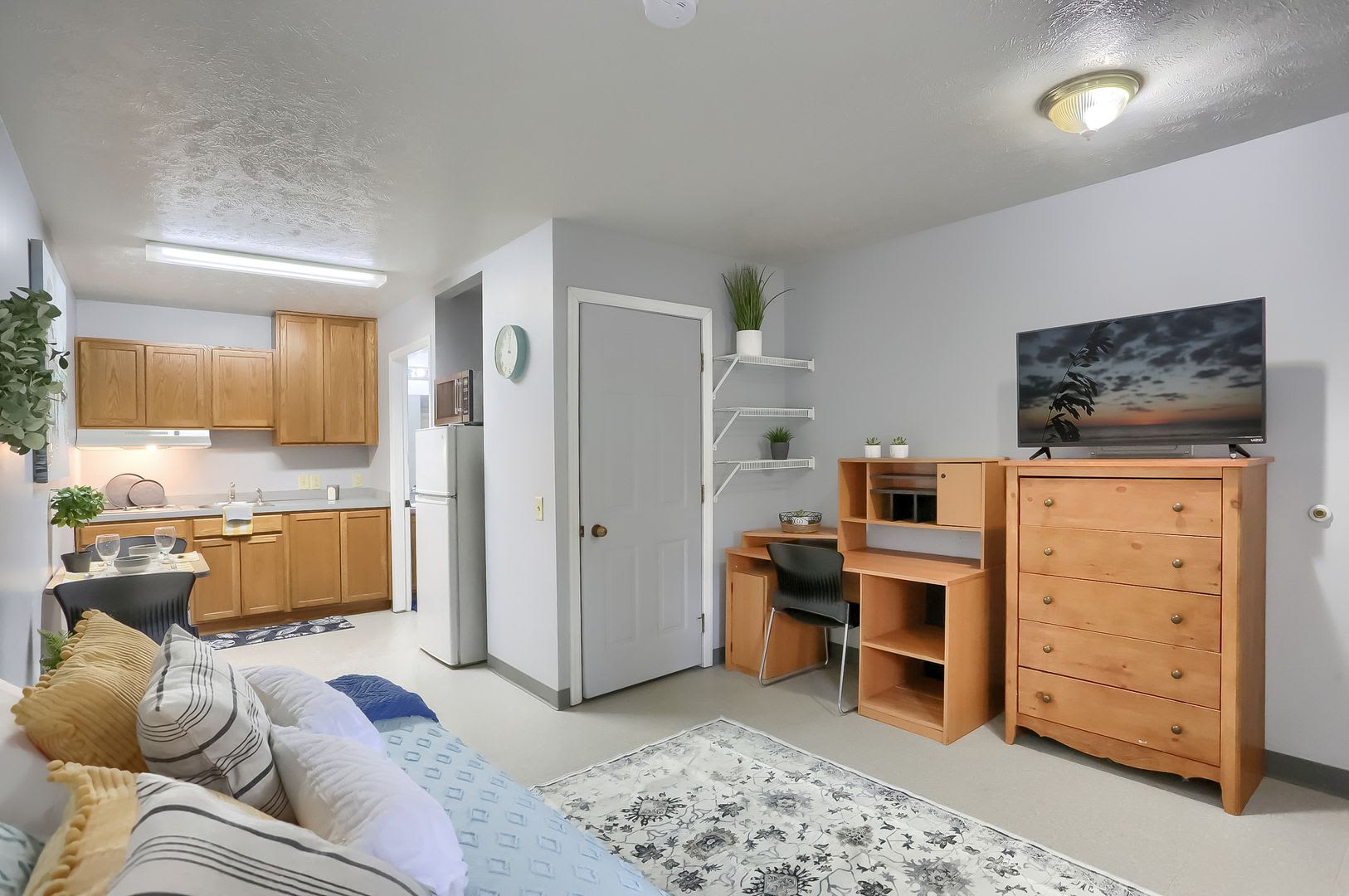 Slippery Rock Studio Apartment! – photo 3