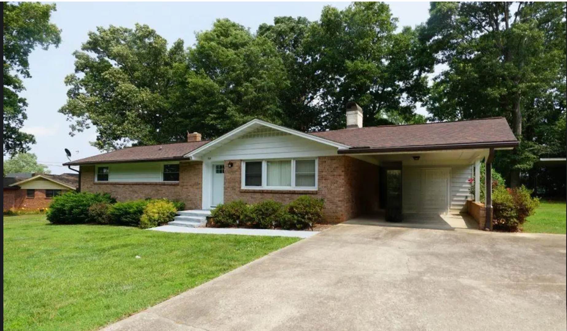 Comfortable 3 Bedroom Ranch With Carport Lawn Care Included – photo 1