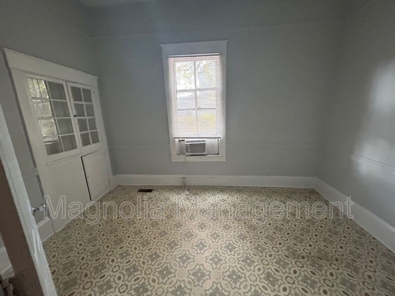 241 Davis St – photo 3