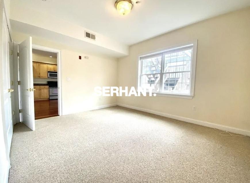 657 Bennington St. – photo 5