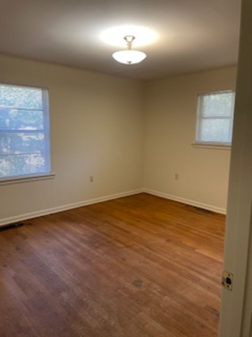 Renovated 3 Bed,1 1/2 bath charming house 200 yards from Tarleton – photo 5