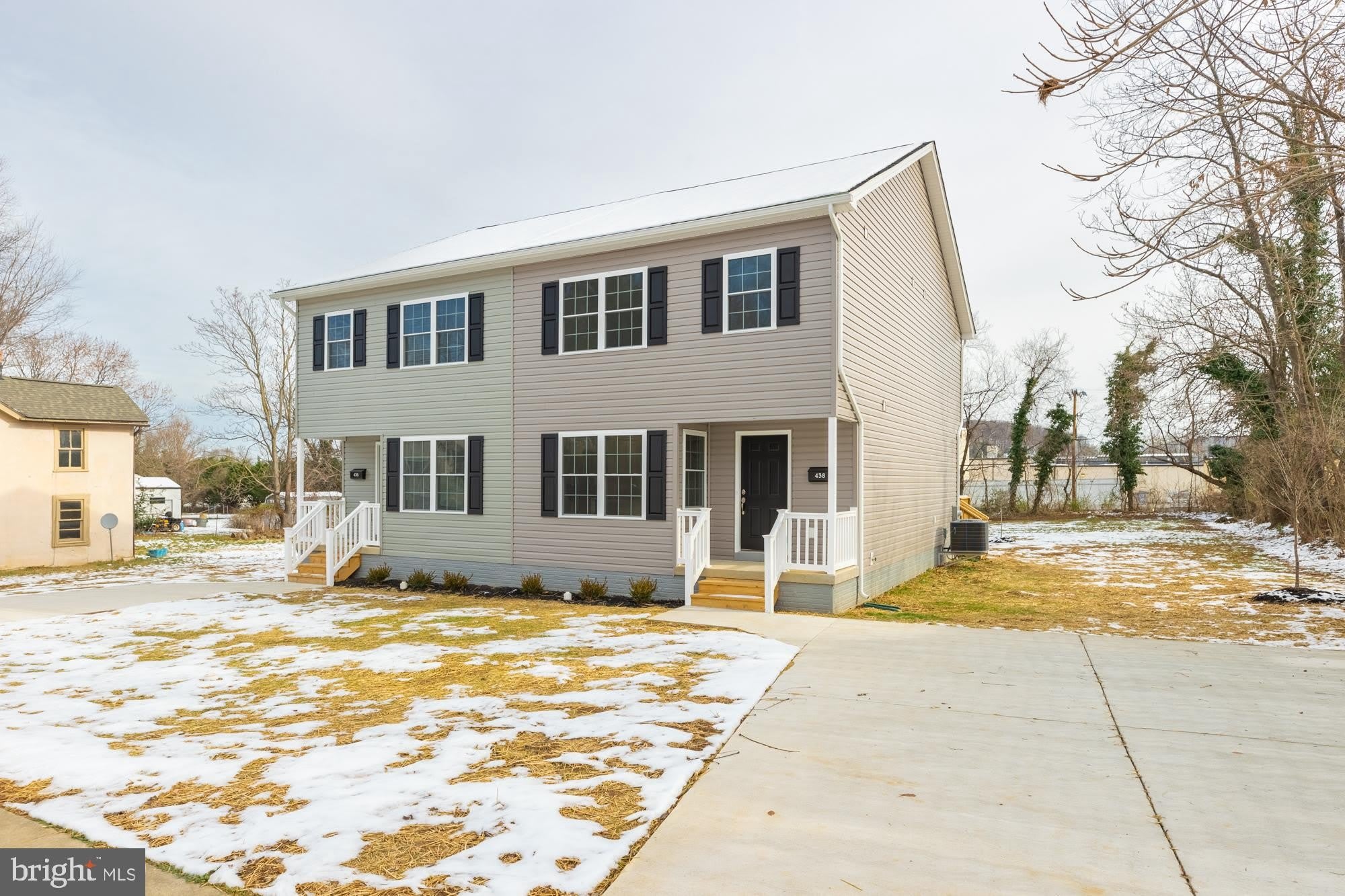 438 HILL Street – photo 1