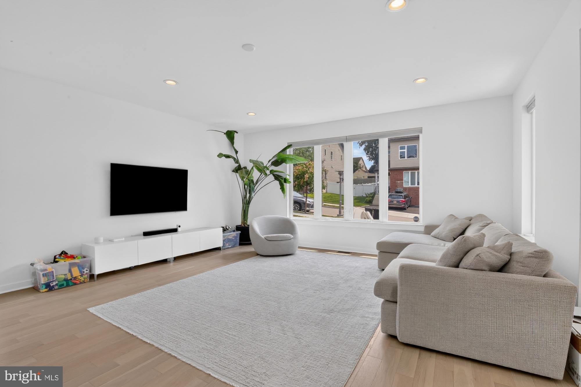 7354 RIDGE Avenue – photo 2