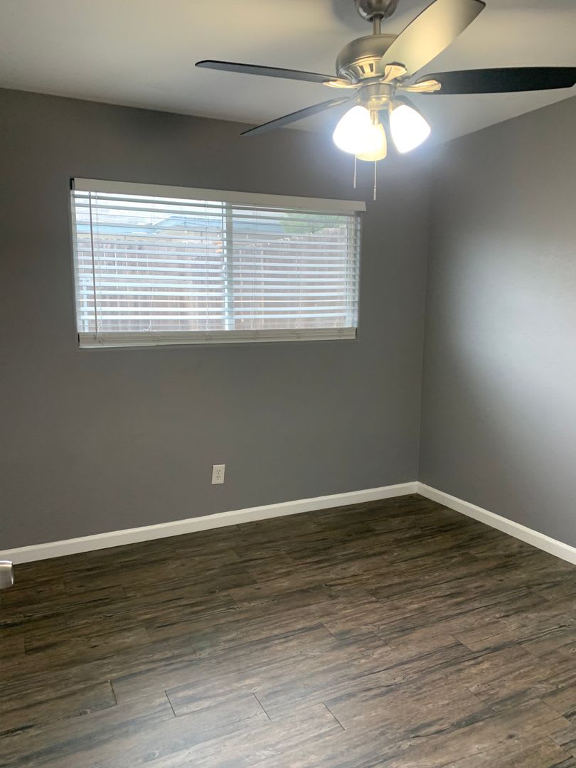2 bedroom 1 Bath apartment available now – photo 3
