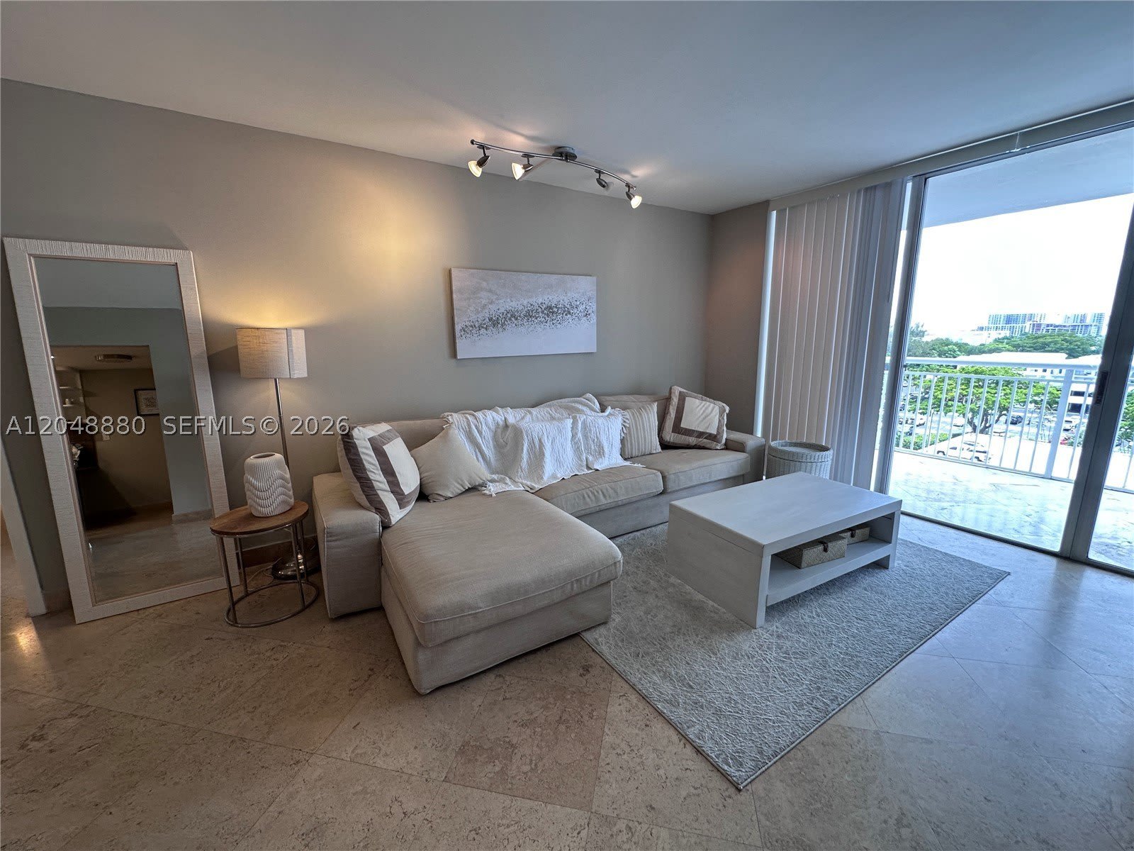 18021 Biscayne Blvd – photo 1