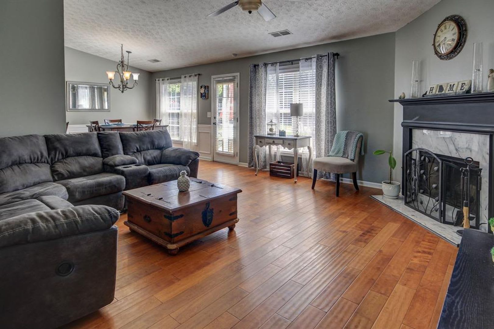 Charming 3 bed, 2 full bath home in Newnan! Must see! – photo 5