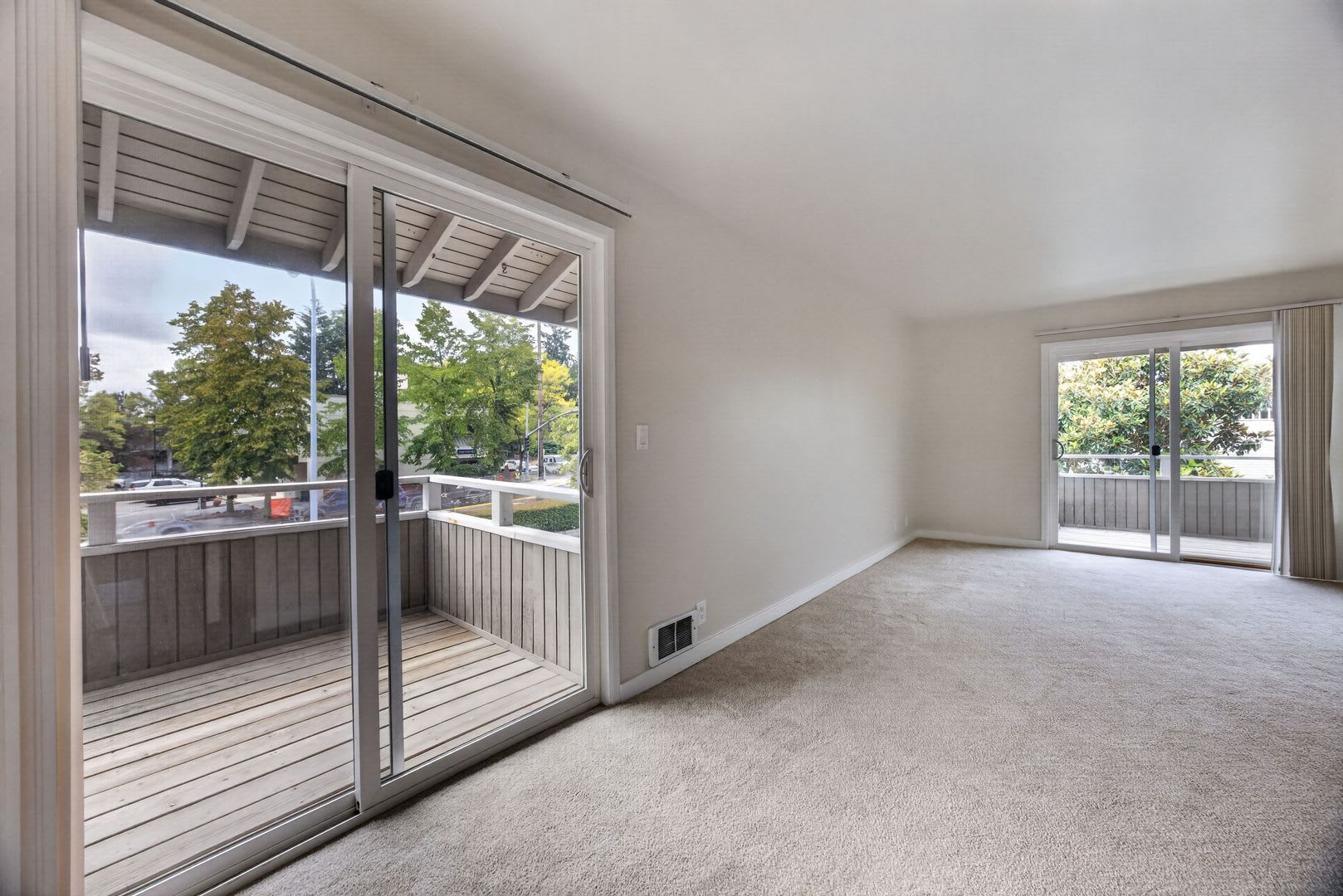 Fully Renovated Sun-Filled Downtown Bellevue Condo with Dual Balconies & Prime Walkable Location – photo 5