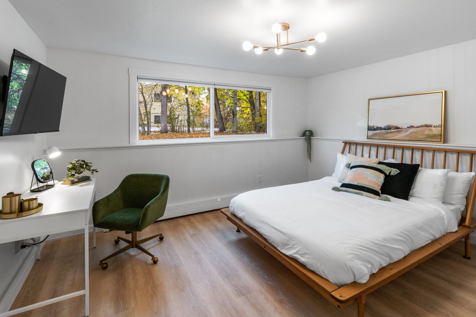 Stylish Turnkey Furnished 2 Br Daylight Basement Apartment Utilities Wi Fi Included – photo 2