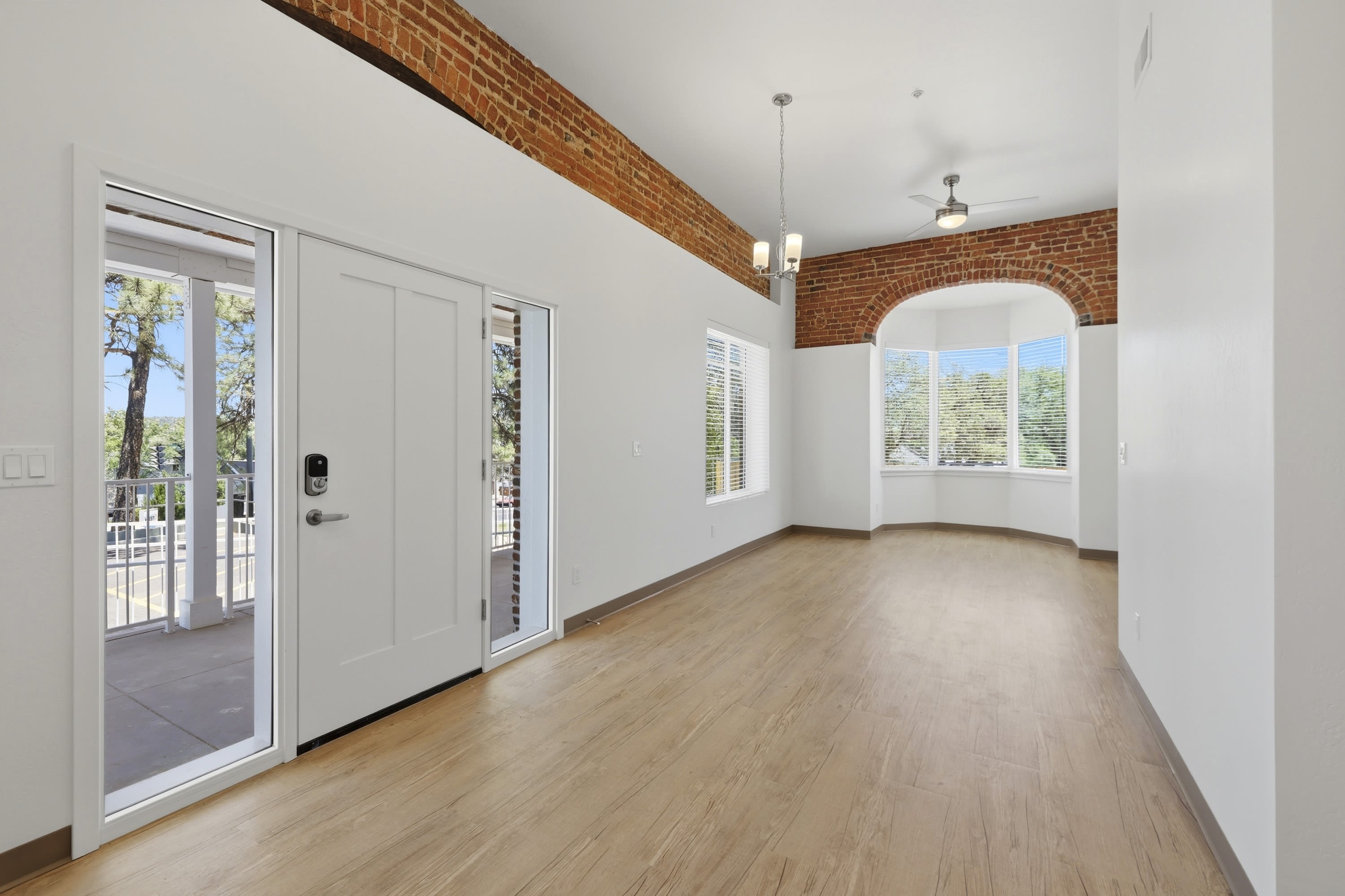 533 West Gurley Street – photo 5