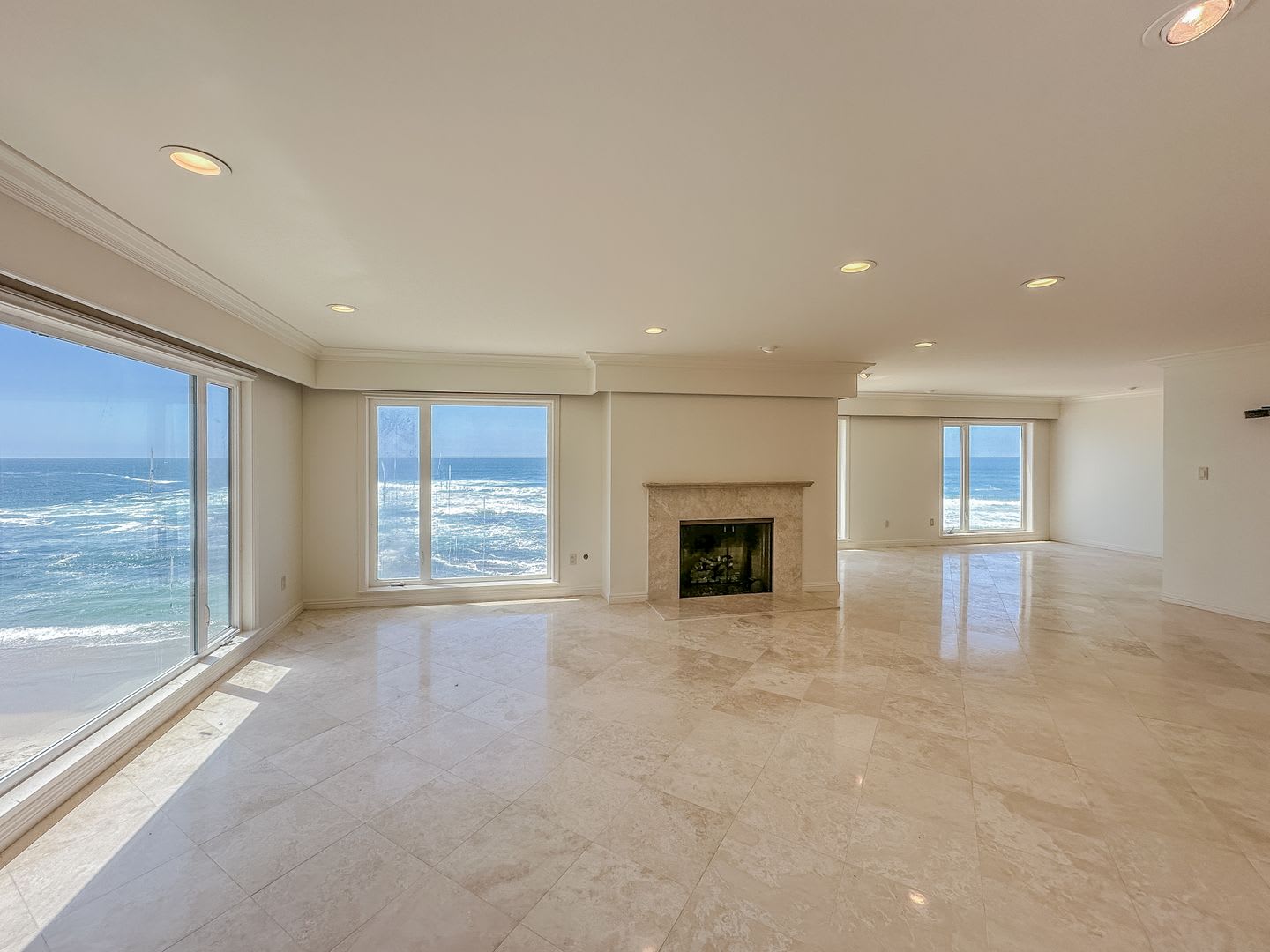 Stunning Oceanfront Property in La Jolla, CA – photo 2