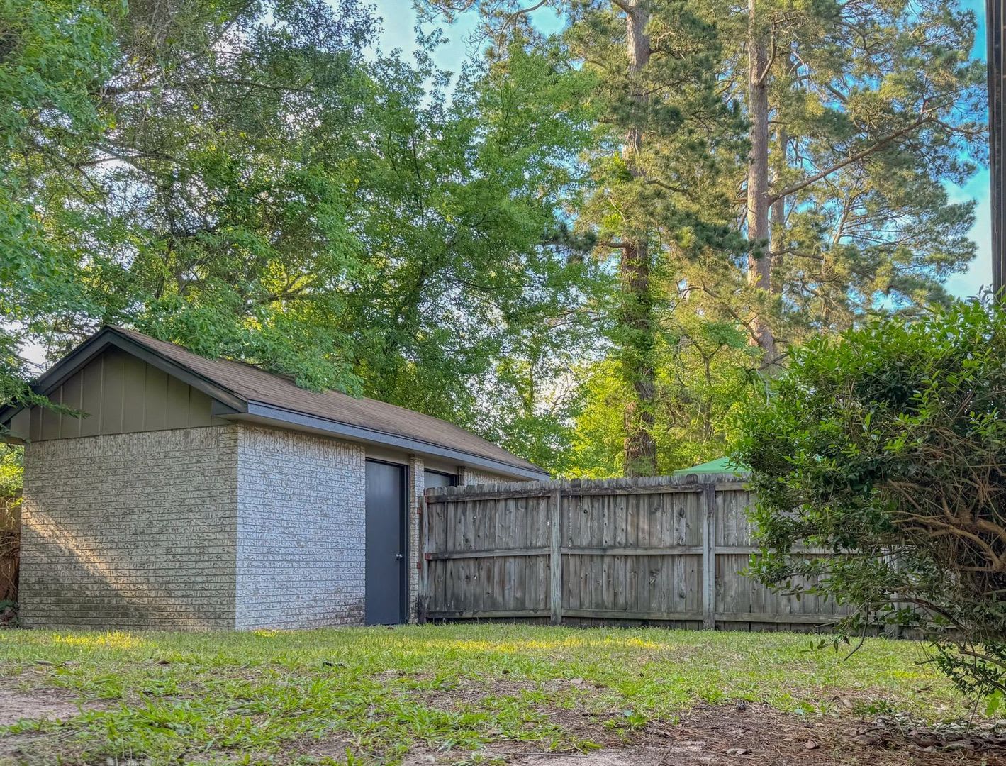 Comfortable 3BR/2BA Home in a Prime Location Near Forest Hills – photo 3