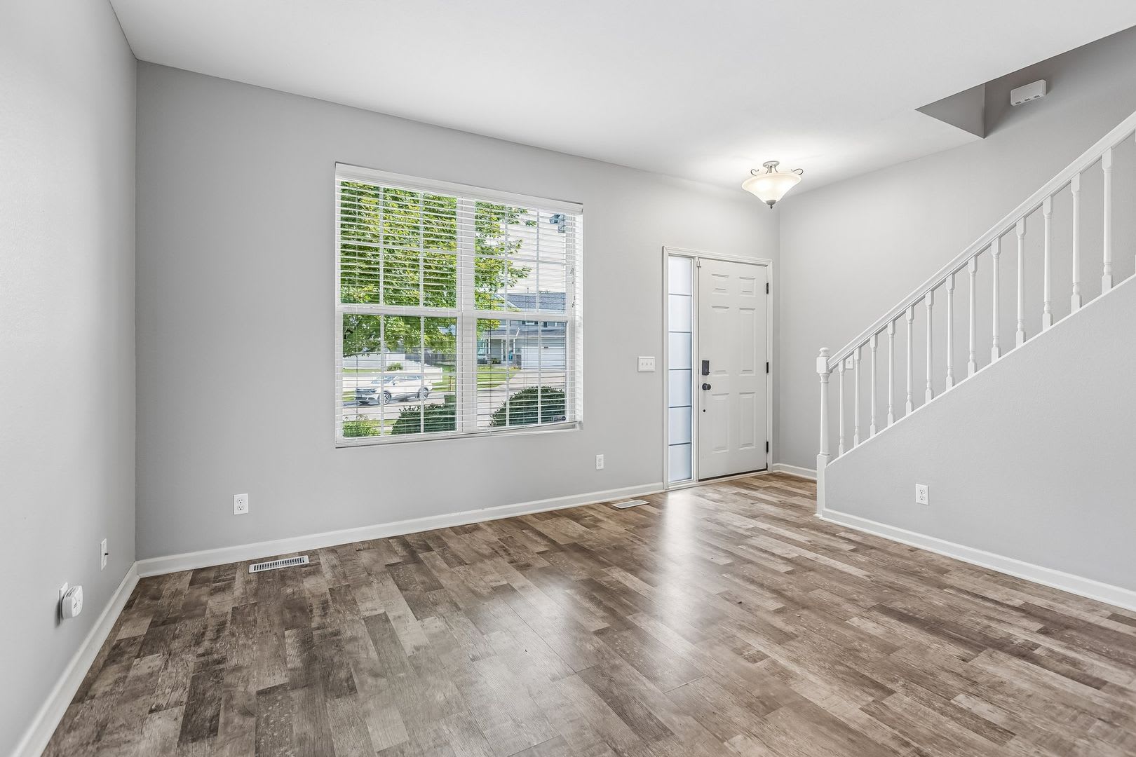 Spacious and Stylish 3-Bedroom In Bennington!! – photo 5