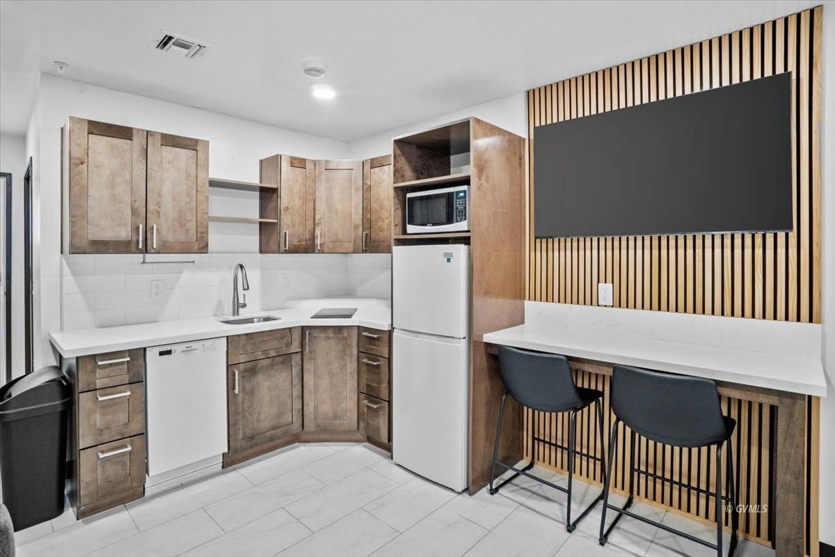 1879 Peppertree Dr – photo 5