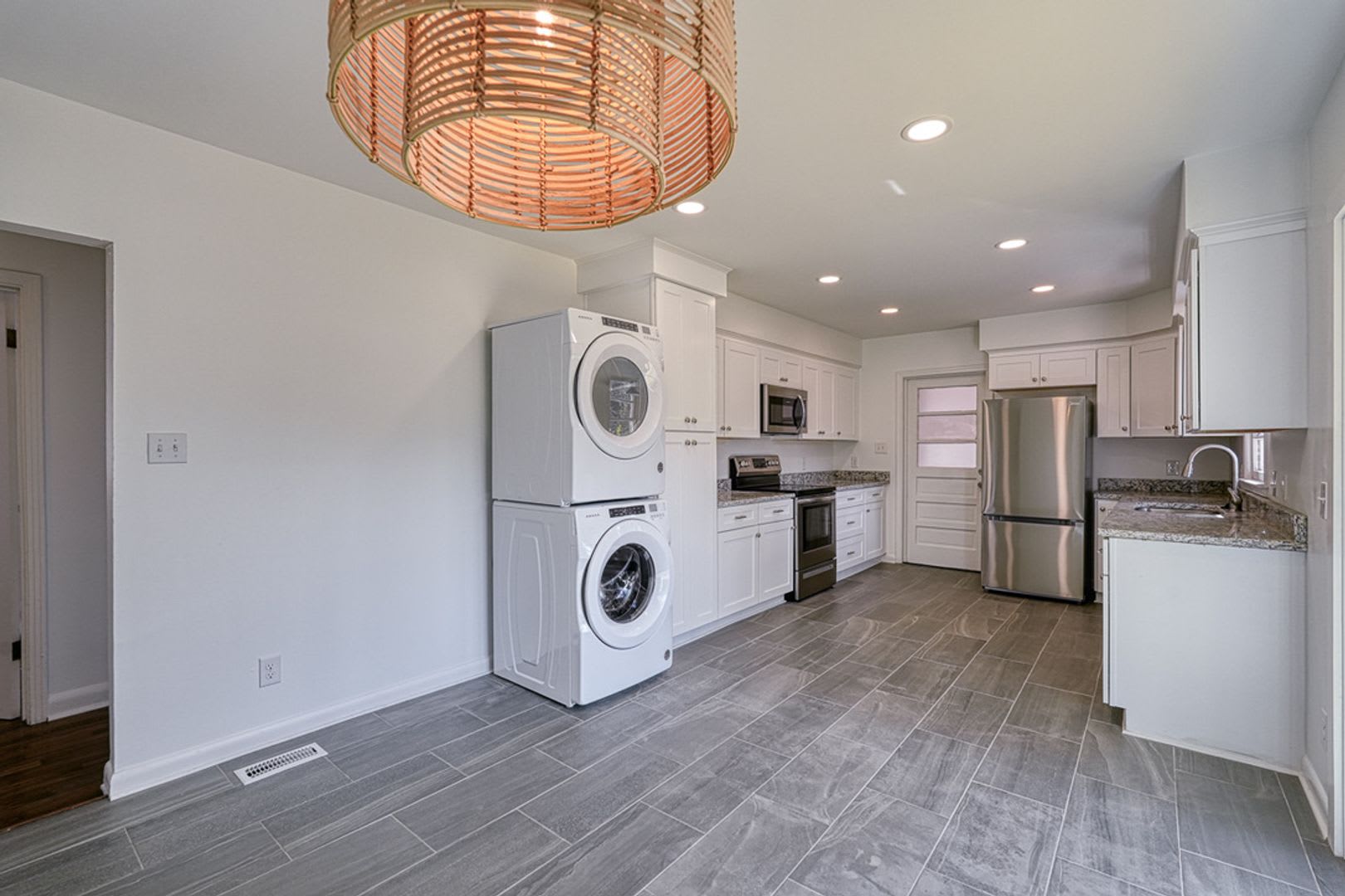 118 1st Ave – photo 4