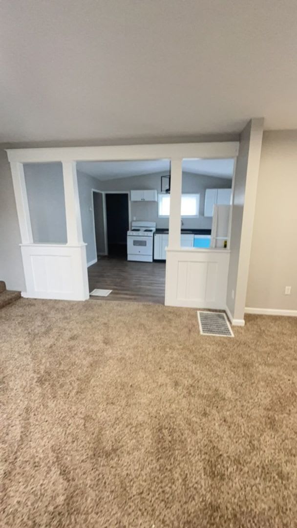 Spacious Newly Renovated 4 Bed 2 Full Bath Home Located Near Downtown! – photo 3
