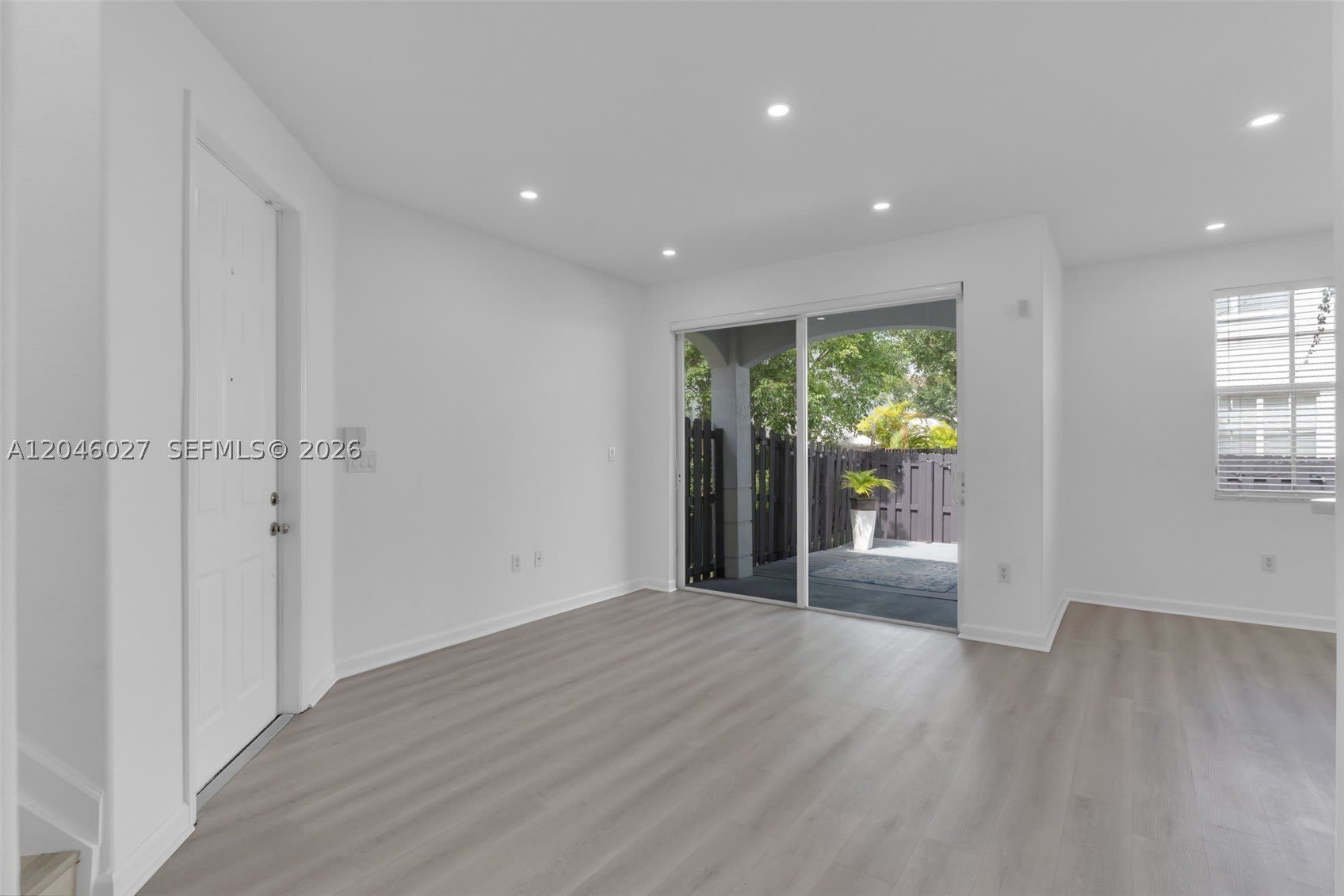8165 NW 108th Ave – photo 4