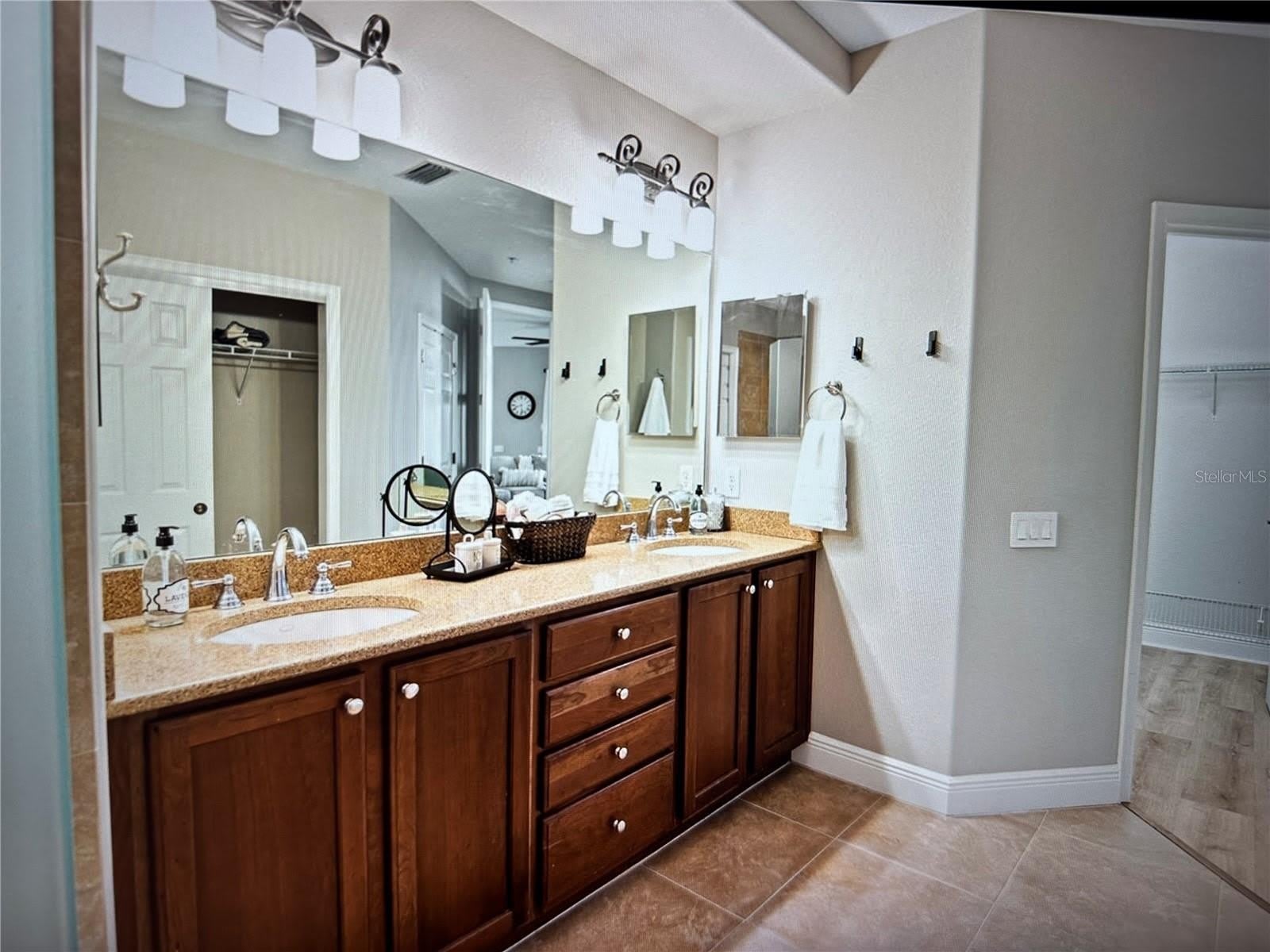 1121 Riverscape Street – photo 5