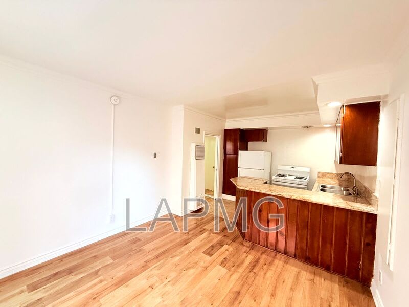 1266 N Serrano – photo 2