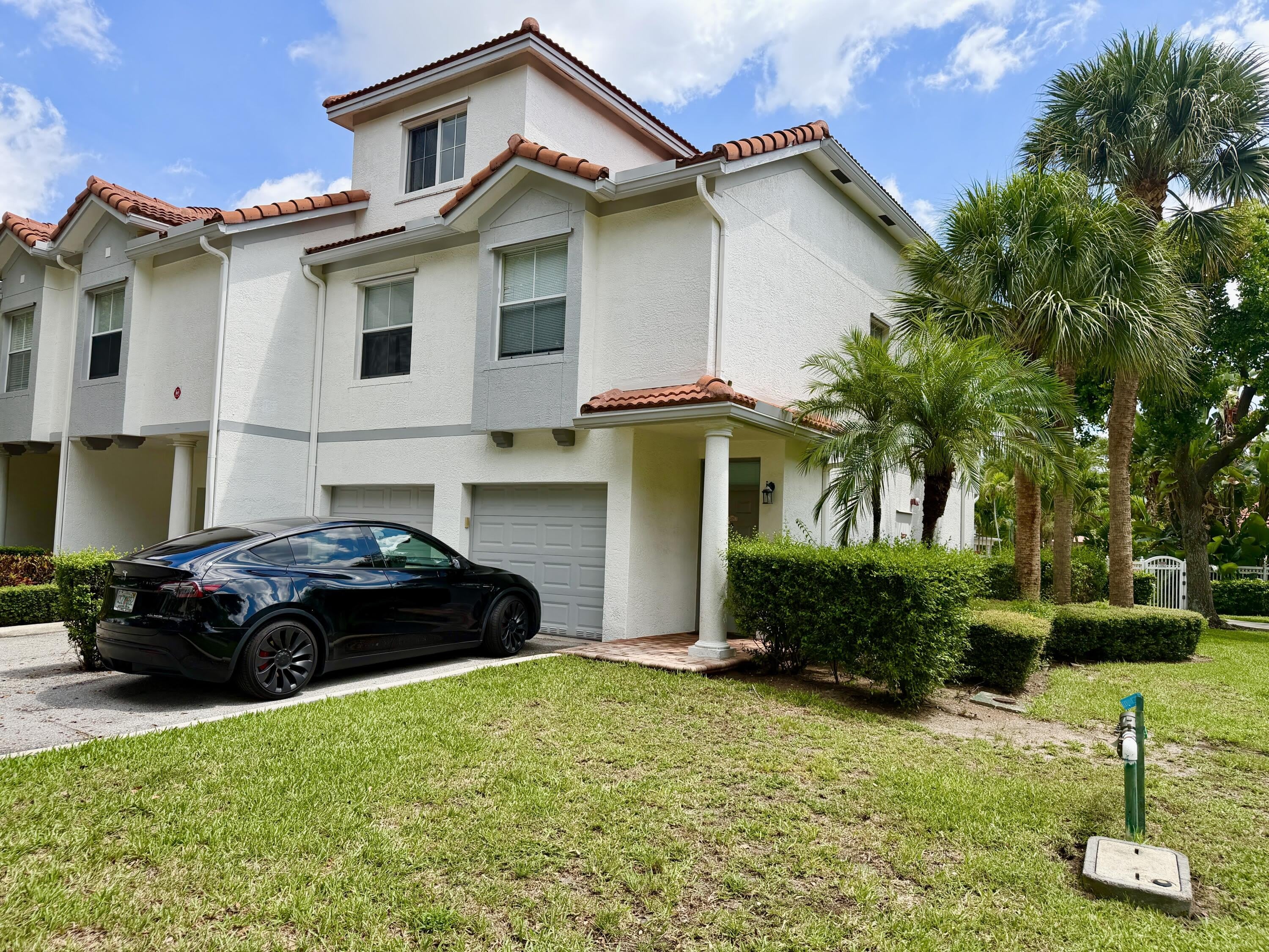 2010 Alta Meadows Lane – photo 2