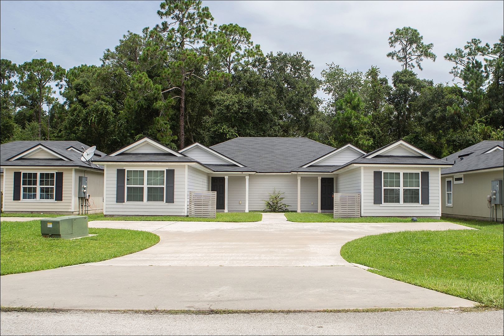 Special For This 3 2 Duplex On 12 Month Lease Currently Waiving Administrative Fees Of 250 If Apply Approved And Move In By End Of The September Ready For Immediate Move In – photo 1