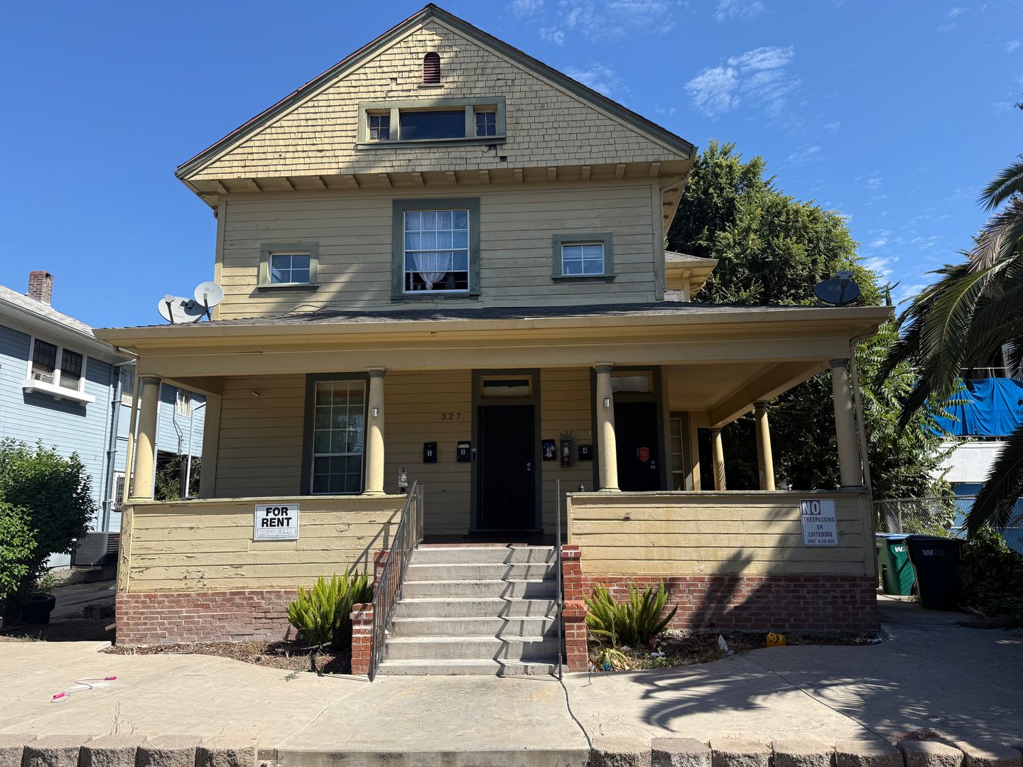 327 E Acacia St – photo 2