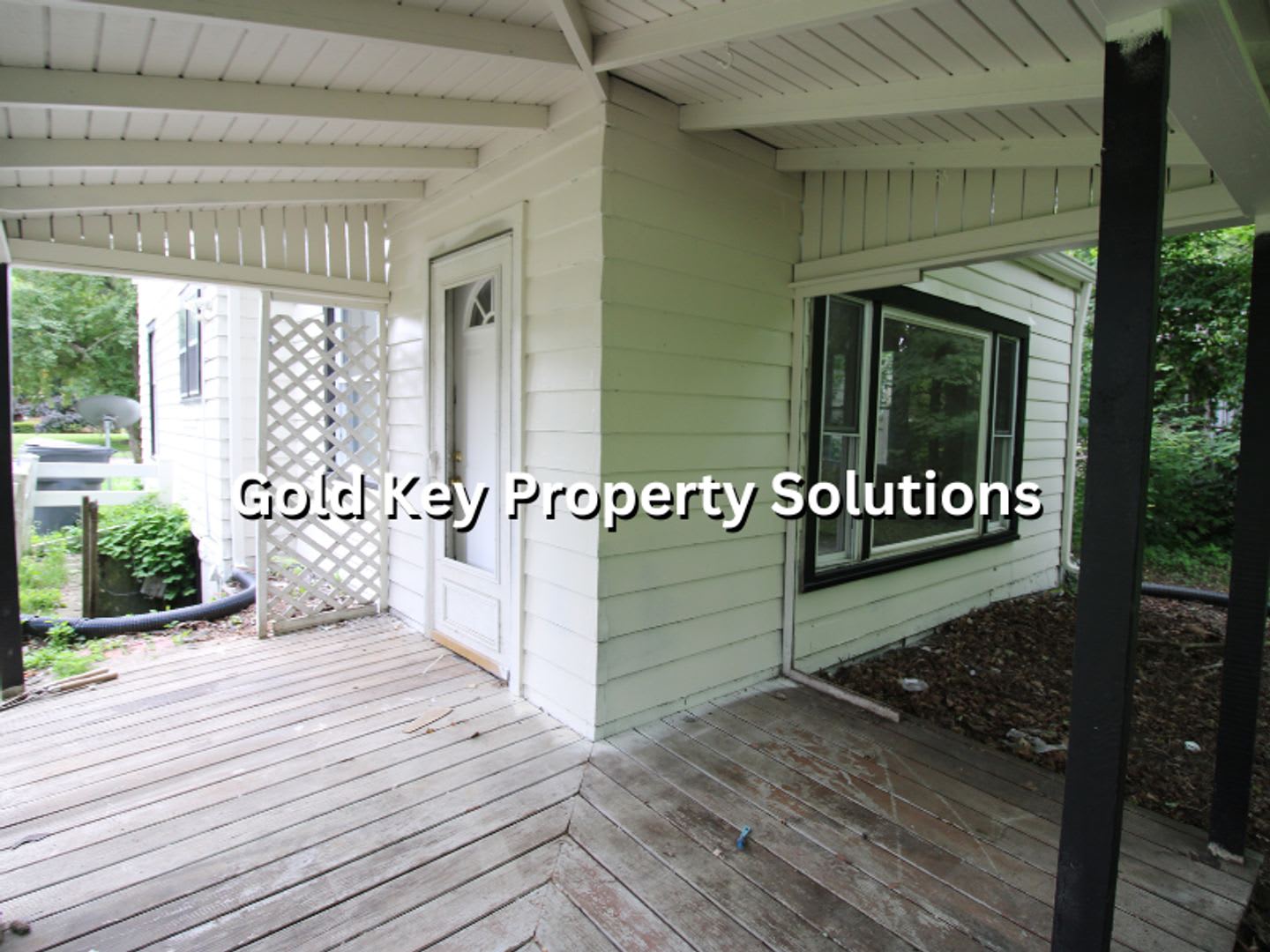 Large 2 BR 1.5 BA House with Covered Porch and Family Room (SECTION 8 APPROVED) – photo 4