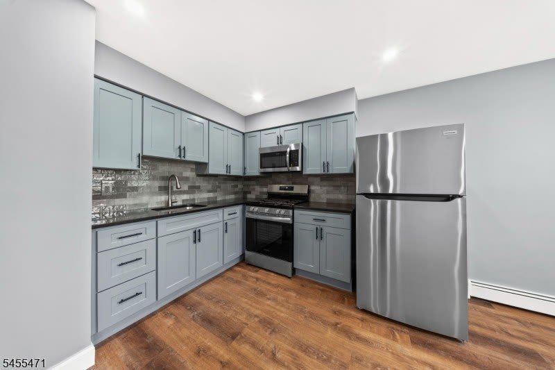 298-300 Belmont Ave – photo 5