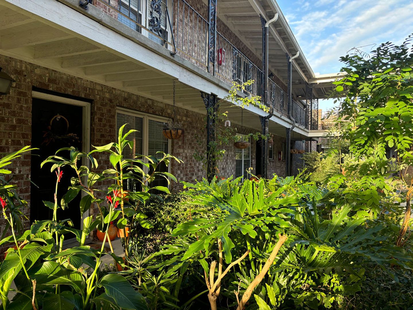 Available 10 1 Freshly Updated Beautiful 1 Br 1Ba Condo Available Now Just Minutes From Musc – photo 2