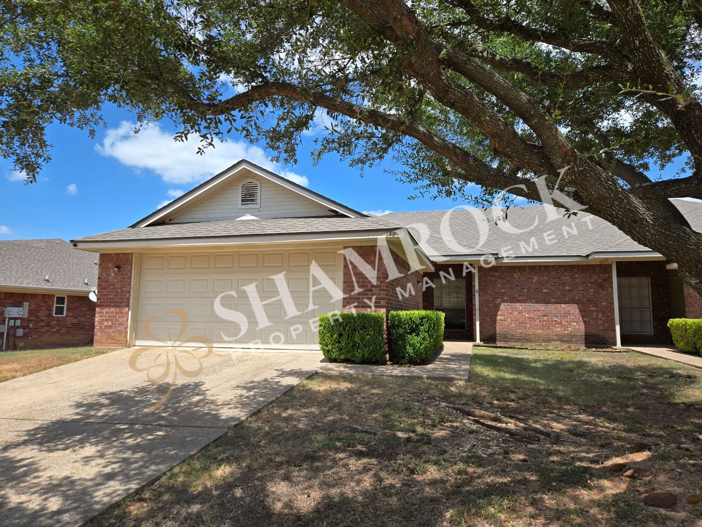 3/2 Duplex near Hewitt Park – photo 1