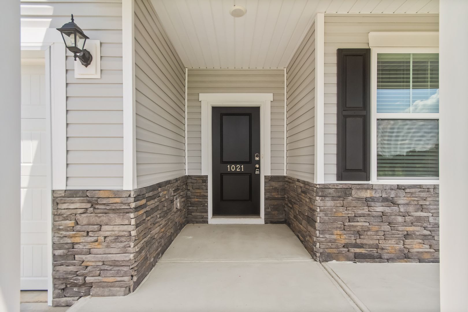 NEWLY BUILT 4 BEDROOM HOME IN HALTON OAKS WITH RESORT STYLE AMENITIES – photo 3