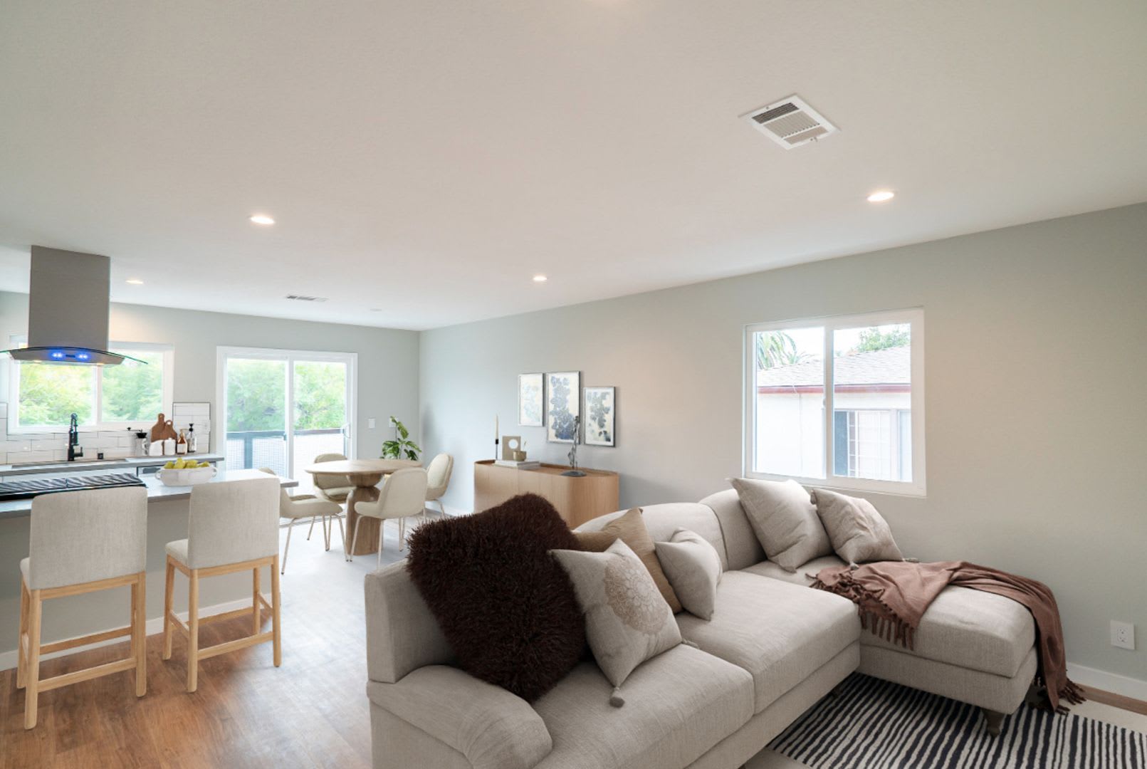 5847 Willoughby Ave – photo 3