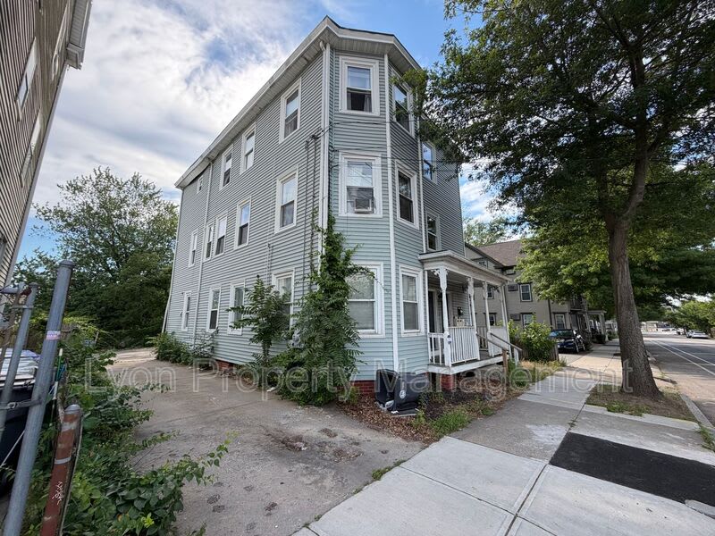 328 Douglas Ave – photo 1