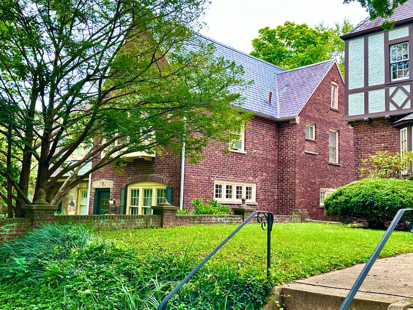 Spacious 6 bedroom 3.5 bath Tudor Townhouse w/Deck close to Georgetown University & Hospital – photo 1
