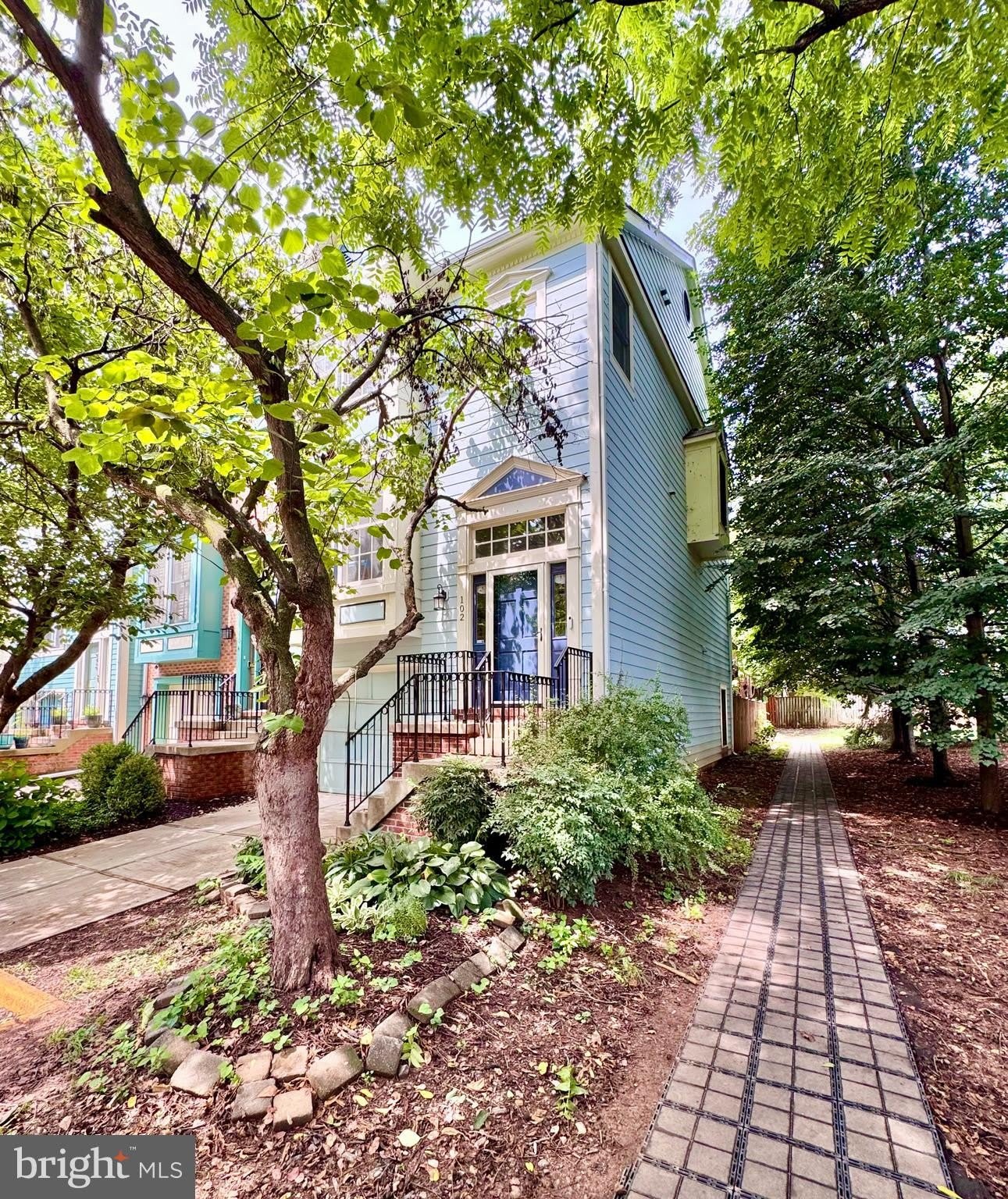 102 MAXIMILLIAN Court SW – photo 4