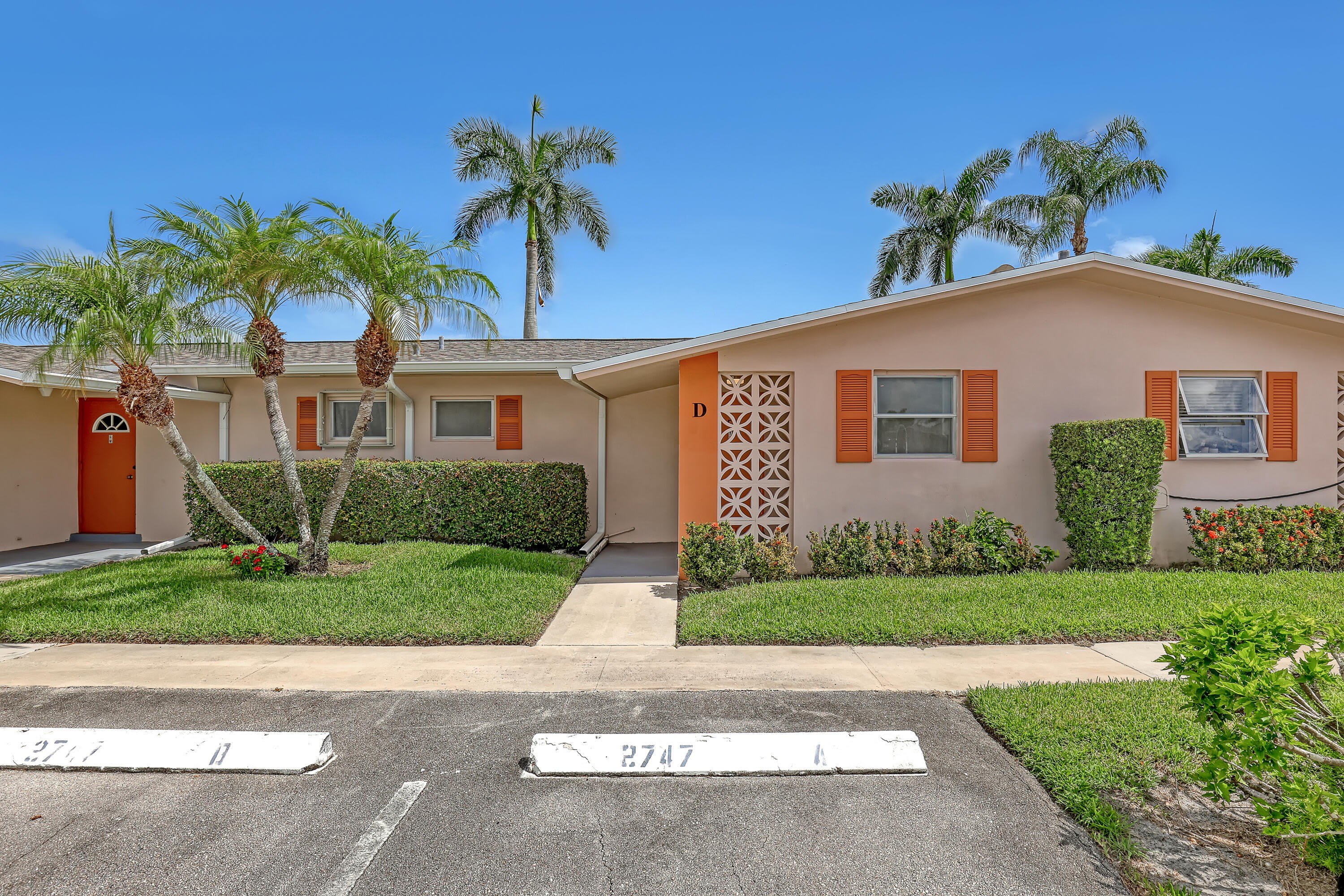 2747 E Dudley Dr E – photo 2