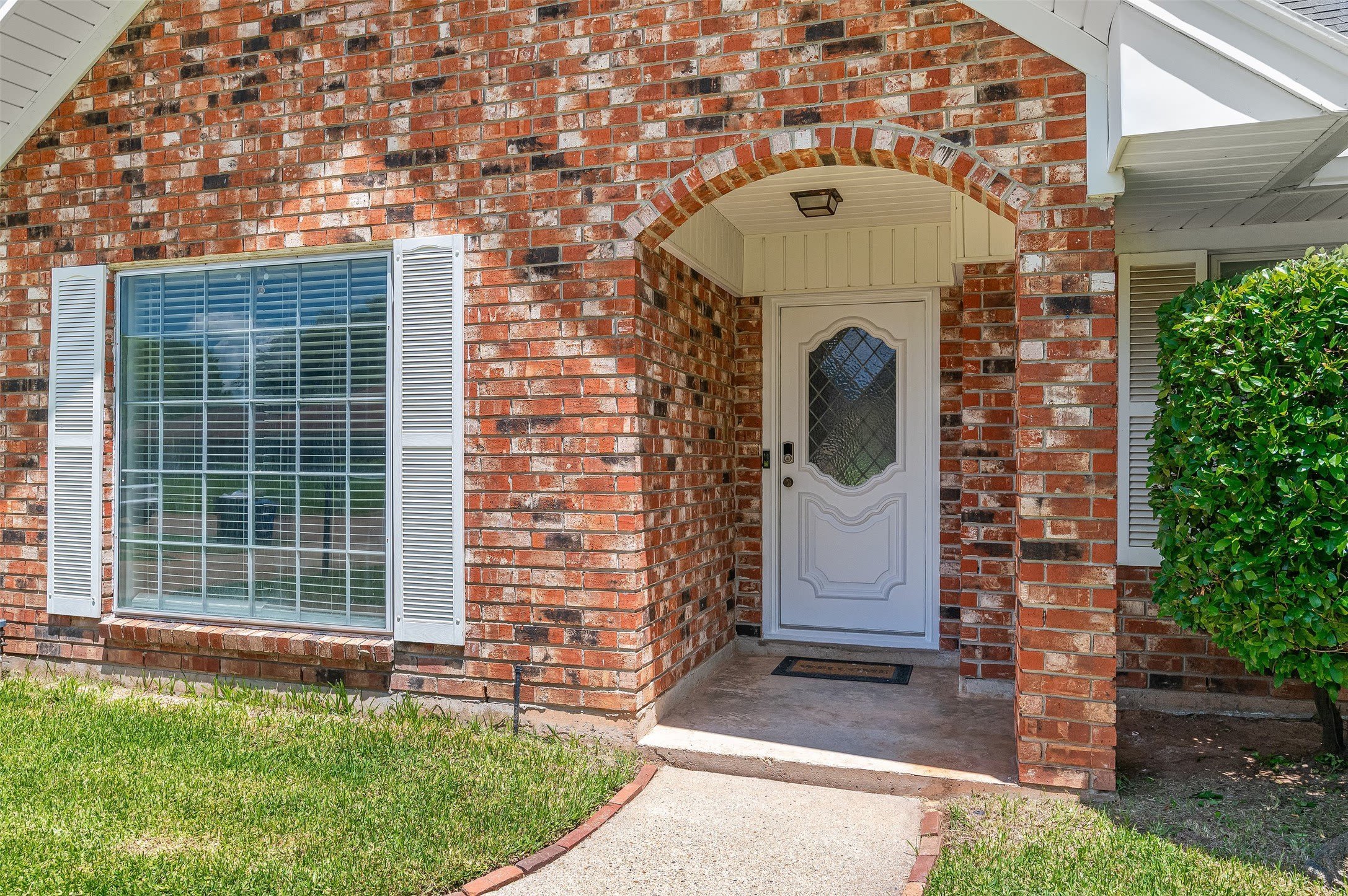 1554 Westbury Drive – photo 3