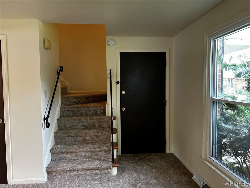 180 Greenfield Drive – photo 2