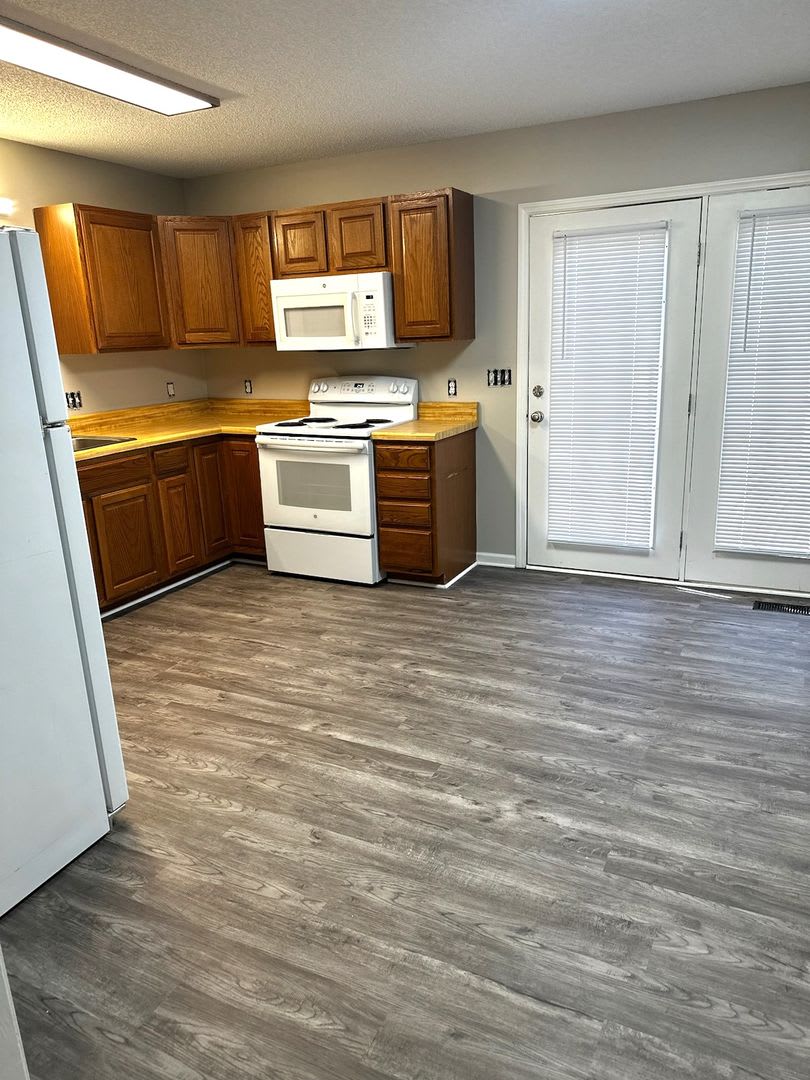 Spacious 2 Bedroom, 2.5 Bathroom Condo for Rent in Bristol, TN – photo 2