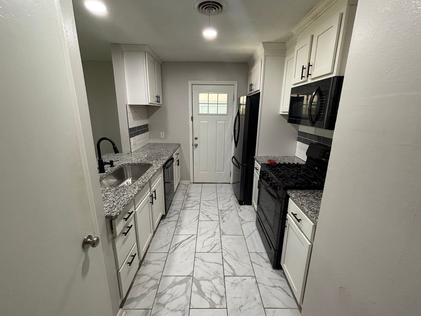Charming 3-Bedroom Rental with Washer & Dryer Included! – photo 3