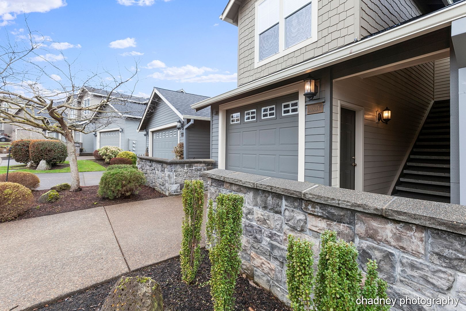 Exceptional Condition! Gated Community, Garage, Pool & Community Room. High end finishes! – photo 2