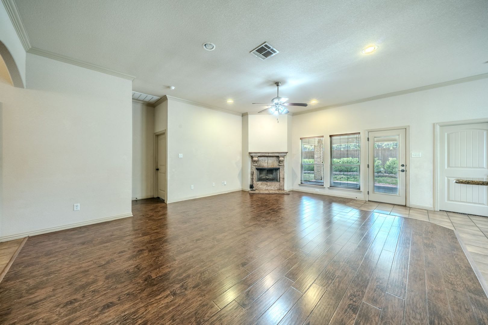 Gated community in Aledo ISD! Ready for move-in. – photo 4
