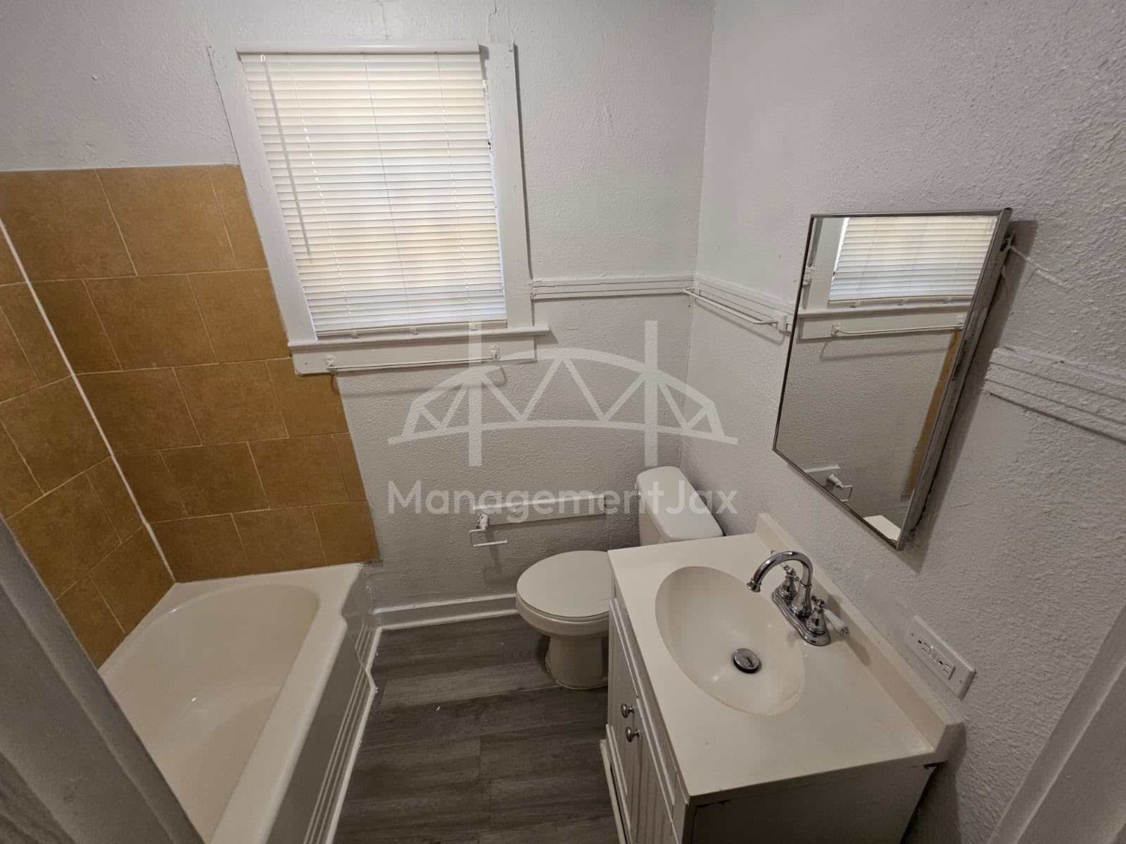 2040 West 15th Street – photo 5