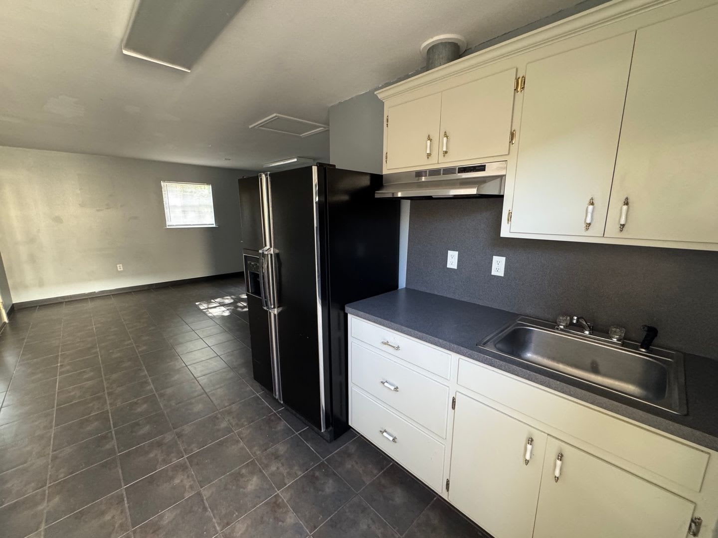 Updated Corner Lot W/ Garage Apartment – photo 5
