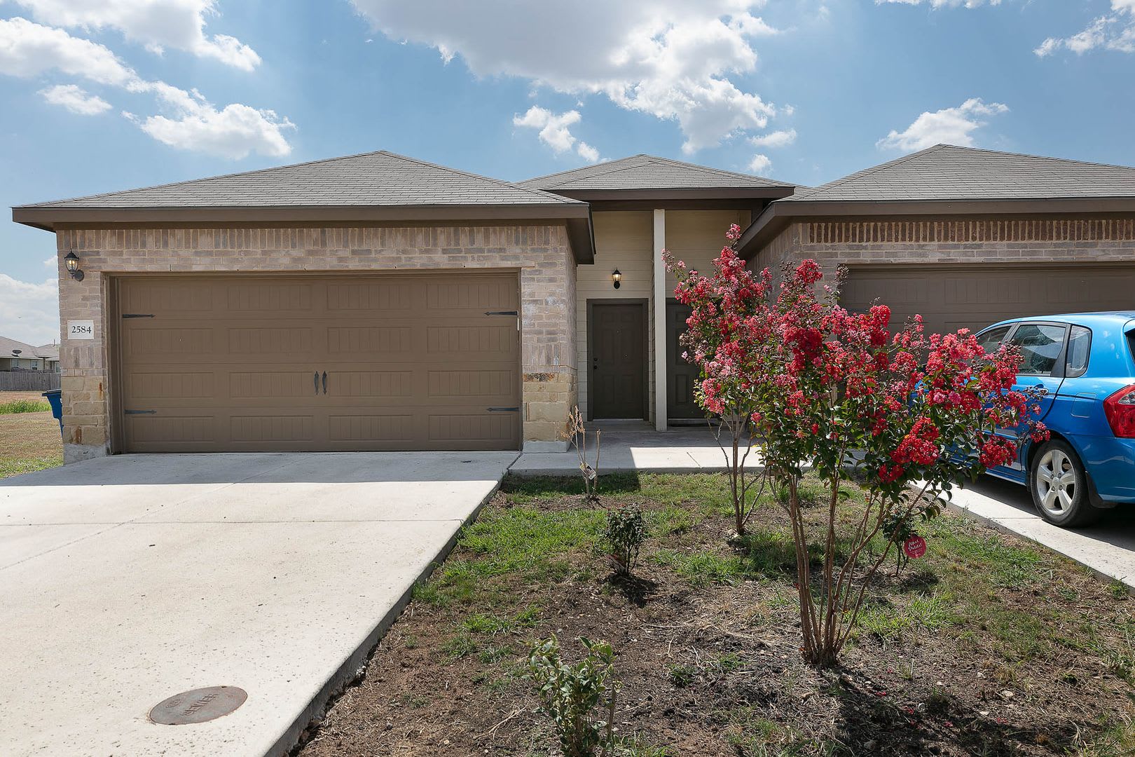 New Braunfels Tx 3 Bedroom With Stained Concrete Floors 2 Car Garage – photo 2