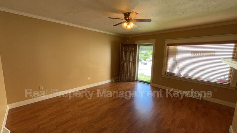 1271 Lewis Street – photo 2