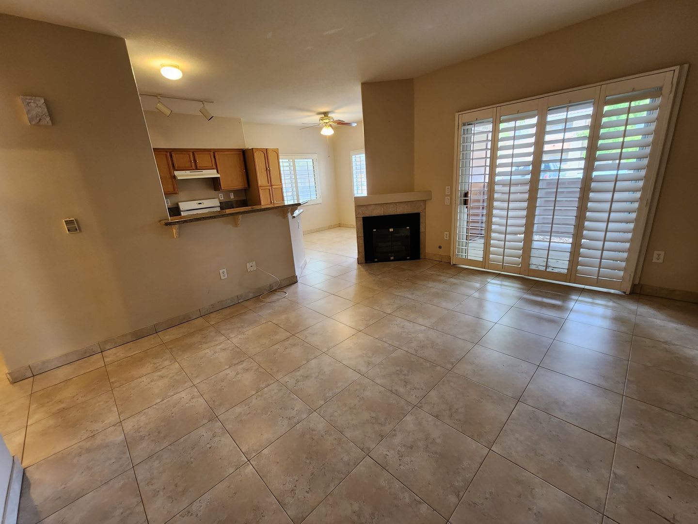 Charming 2 Bed 2 Bath Downstairs Condo In Silverado Ranch! – photo 3