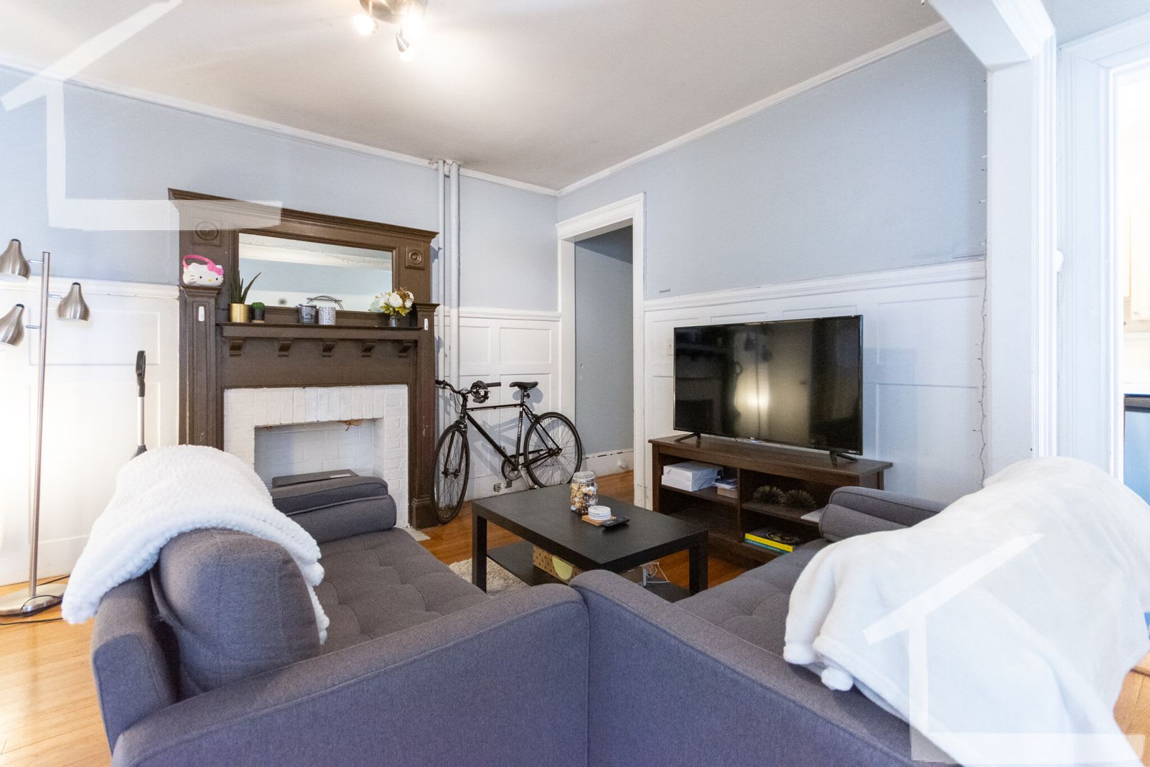 Sunny Fenway 3-Bed! – photo 3